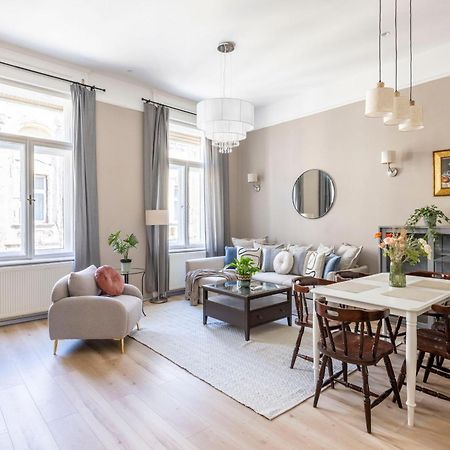 Charming Central Dream Home & Retreat By Prestige Homes Budapest Exterior photo